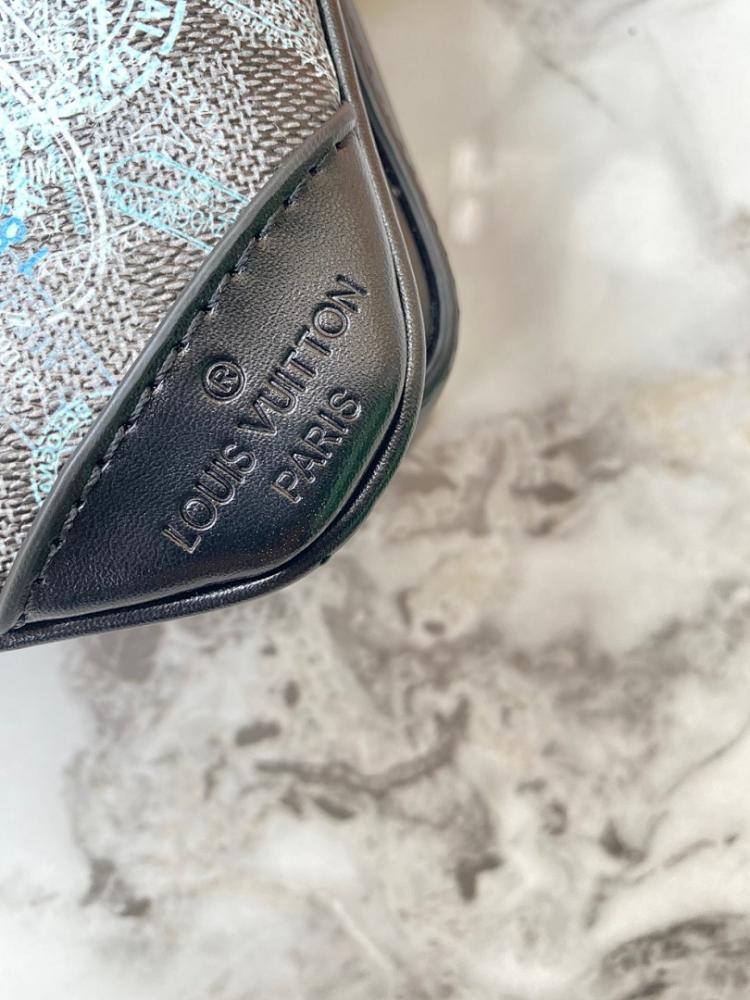 Elegant Shoulder Bag – Limited Edition