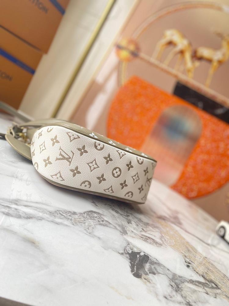 Modern Italian-Inspired Shoulder Bag