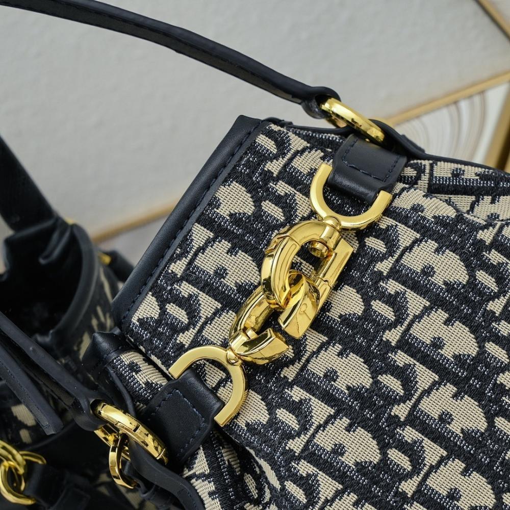Stylish Bucket Bag – Limited Edition