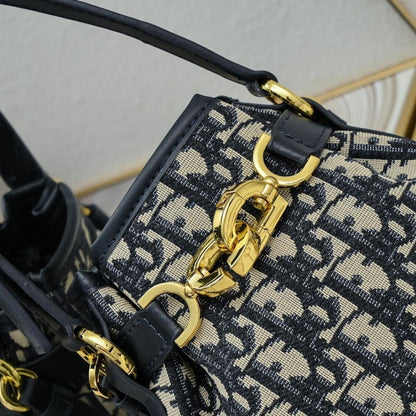 Stylish Bucket Bag – Limited Edition