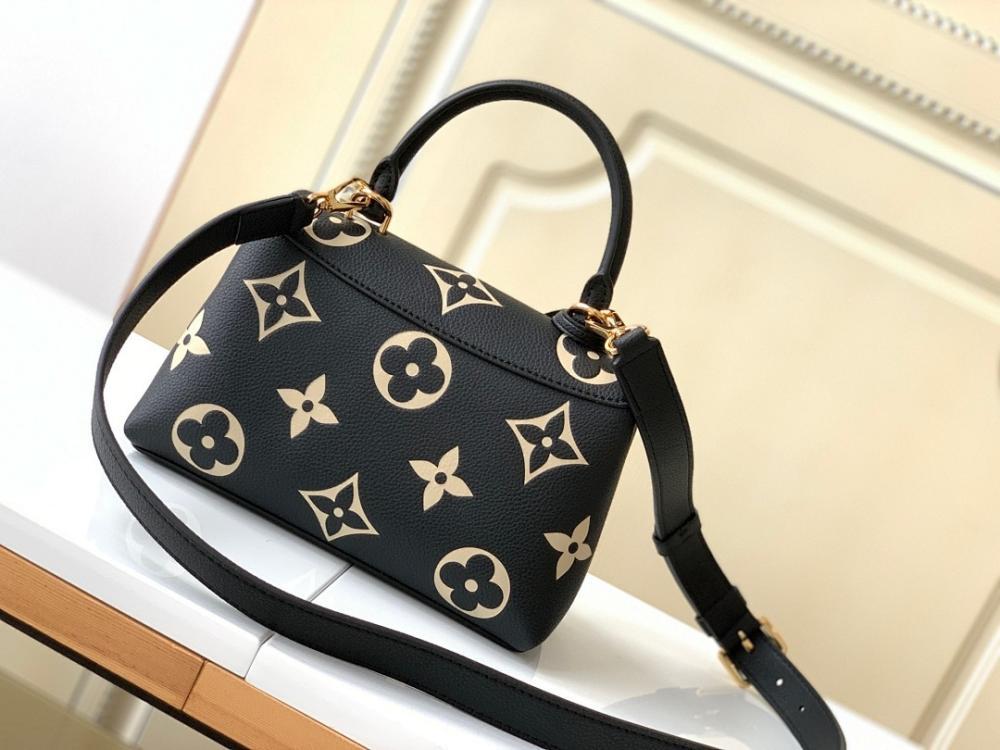 Classic Refined Leather Shoulder Bag