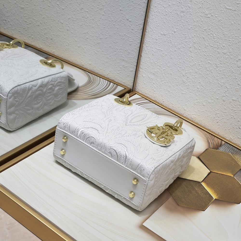 Luxury Gold Quilted Shoulder Bag – Special Edition