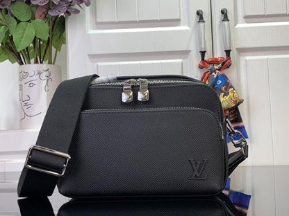 Classic Shoulder Bag