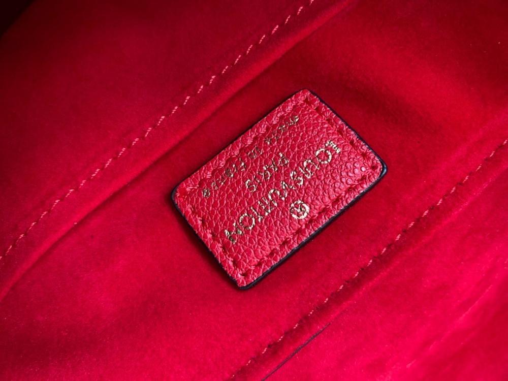Modern Leather Crossbody Bag – Limited Edition