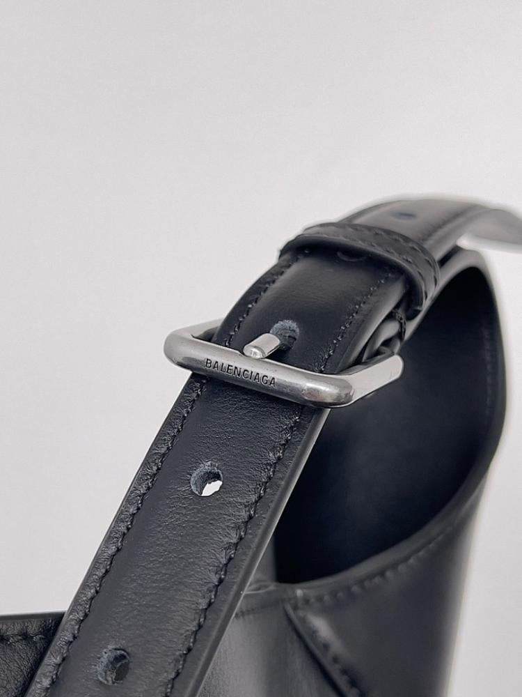 Modern Shoulder Bag – Limited Edition