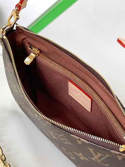Classic Refined Leather Shoulder Bag