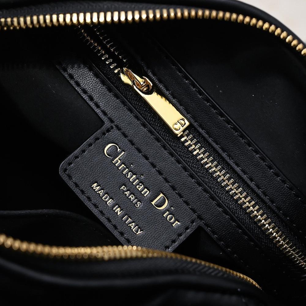 Classic Modern Leather Shoulder Bag