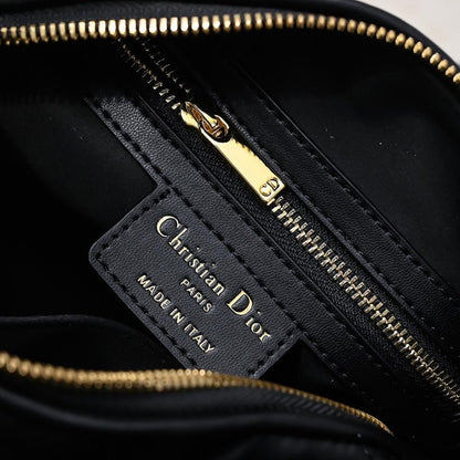 Classic Modern Leather Shoulder Bag