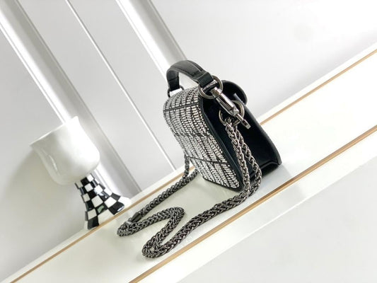 Stylish Refined Quilted Lambskin Shoulder Bag