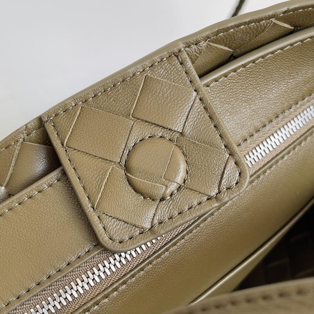 Elegant Leather Top Handle Bag