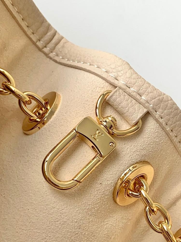 Modern Italian-Inspired Leather Shoulder Bag