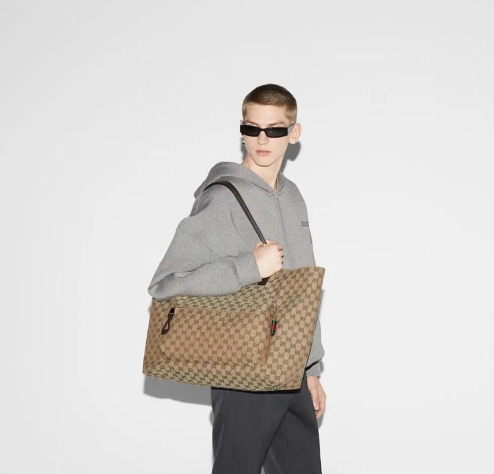 Elegant Refined Crossbody Bag