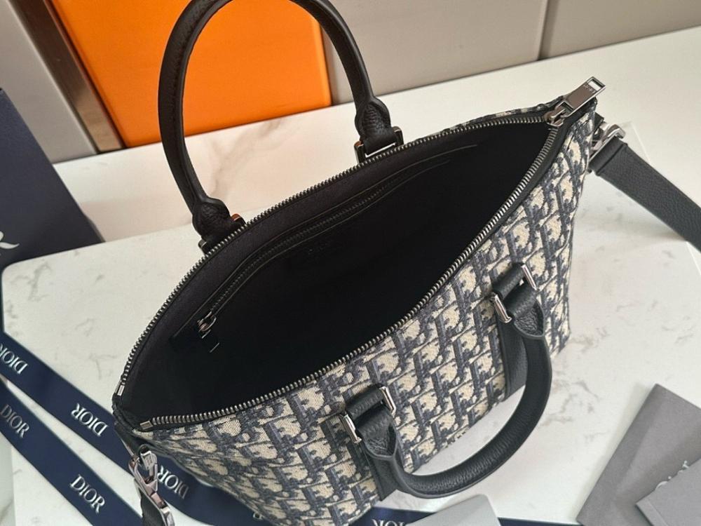 Classic Italian-Inspired Black Printed Leather Shoulder Bag