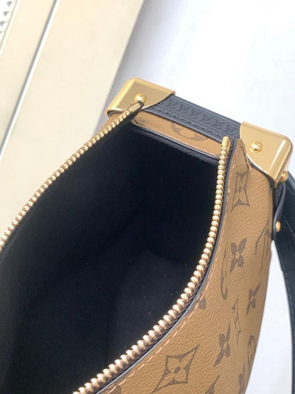 Stylish Refined Leather Crossbody Bag