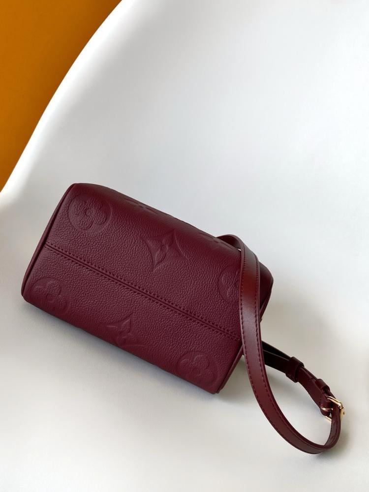Alma Leather Shoulder Bag