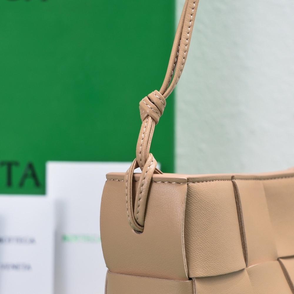 Modern Woven Leather Crossbody Bag – Special Edition