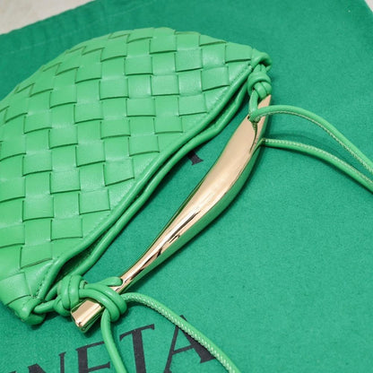 Stylish Refined Woven Shoulder Bag