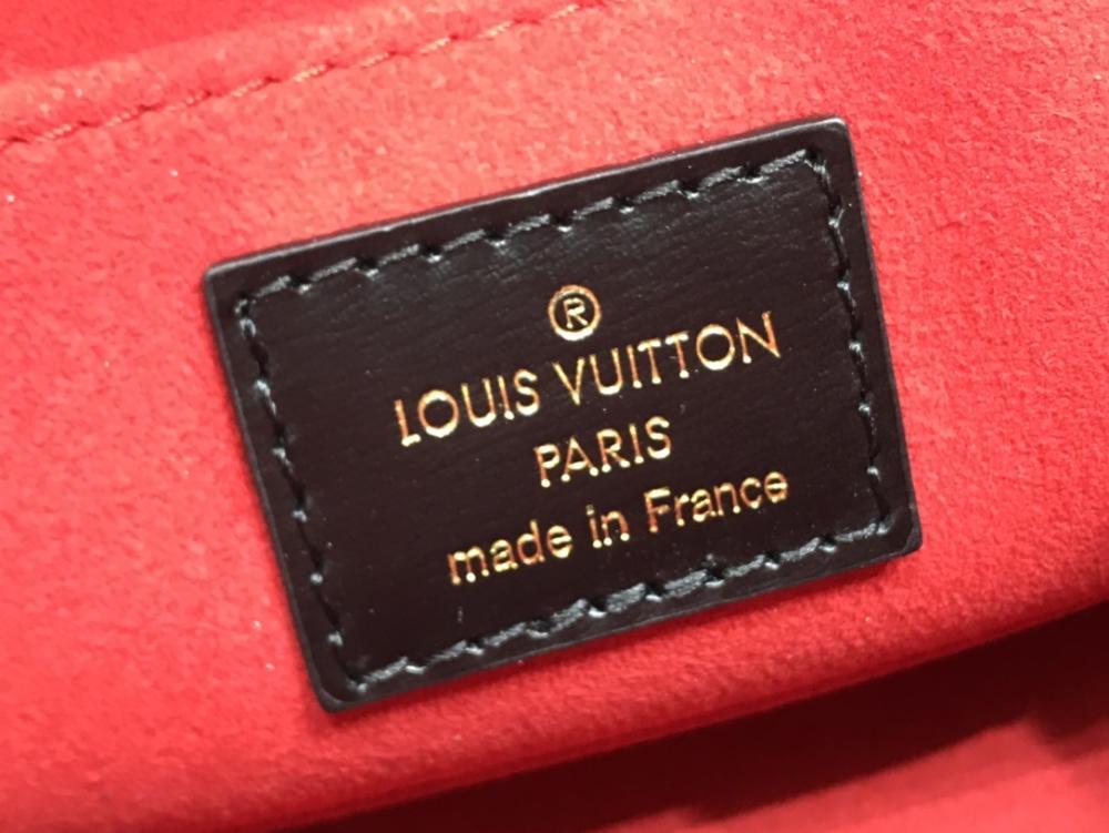 Elegant Leather Top Handle Bag