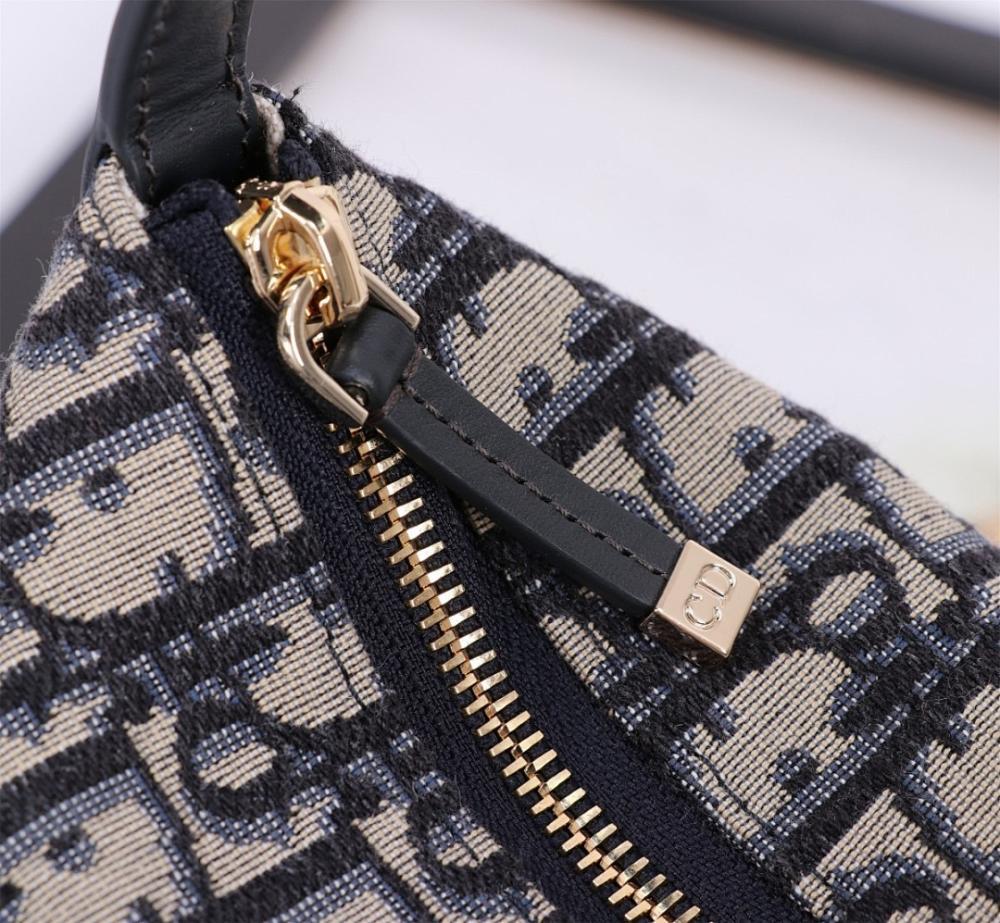 Luxury Embroidered Shoulder Bag – Limited Edition