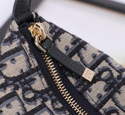 Luxury Embroidered Shoulder Bag – Limited Edition