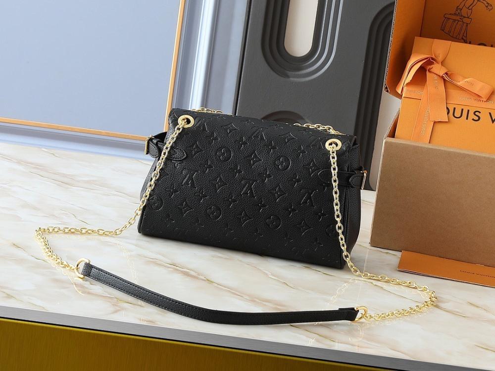 Modern Refined Shoulder Bag