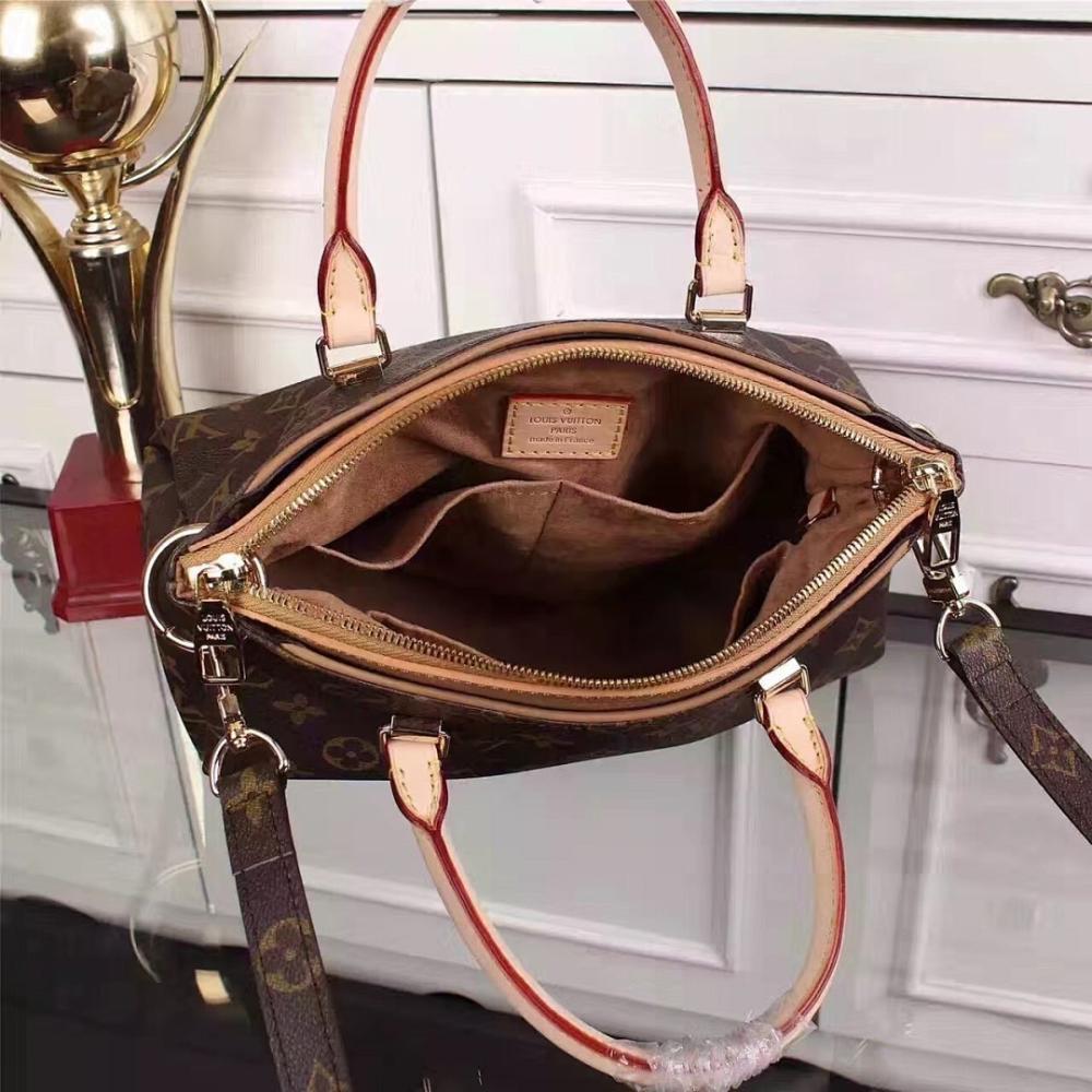 Modern Refined Pink Leather Bag
