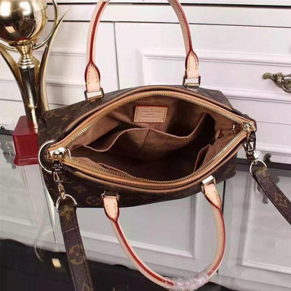 Modern Refined Pink Leather Bag