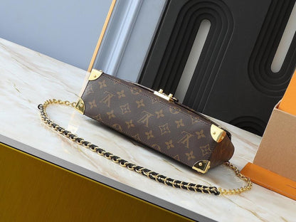 Stylish Monogram Travel Bag – Limited Edition