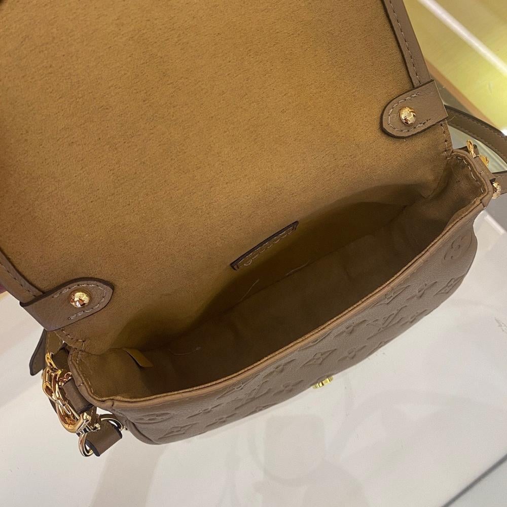 Modern Refined Crossbody Bag