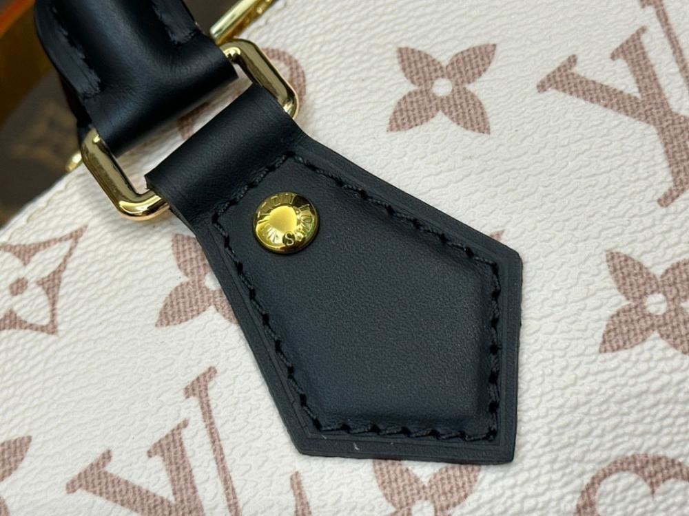Stylish Leather Travel Bag – Limited Edition