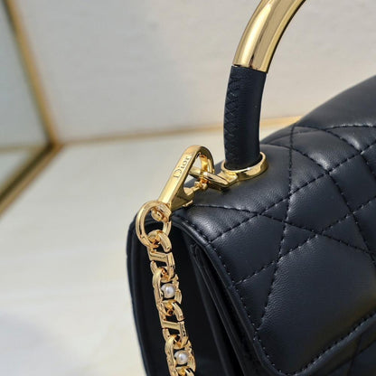 Modern Refined Quilted Shoulder Bag