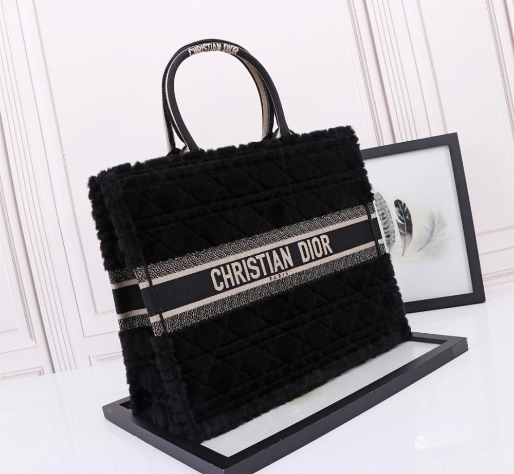 Italian-Inspired Luxury Embroidered Shoulder Bag