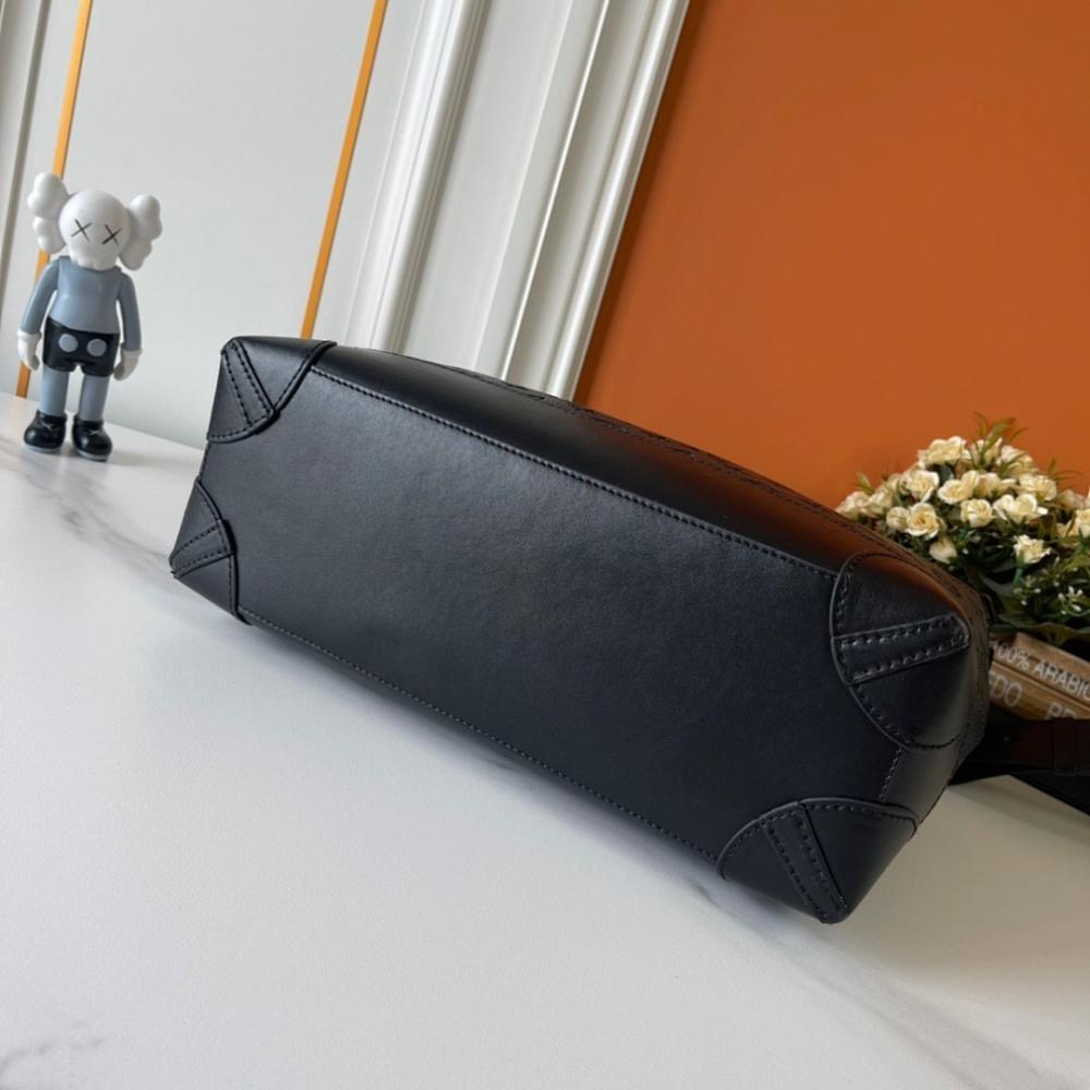 Italian-Inspired Elegant Travel Bag