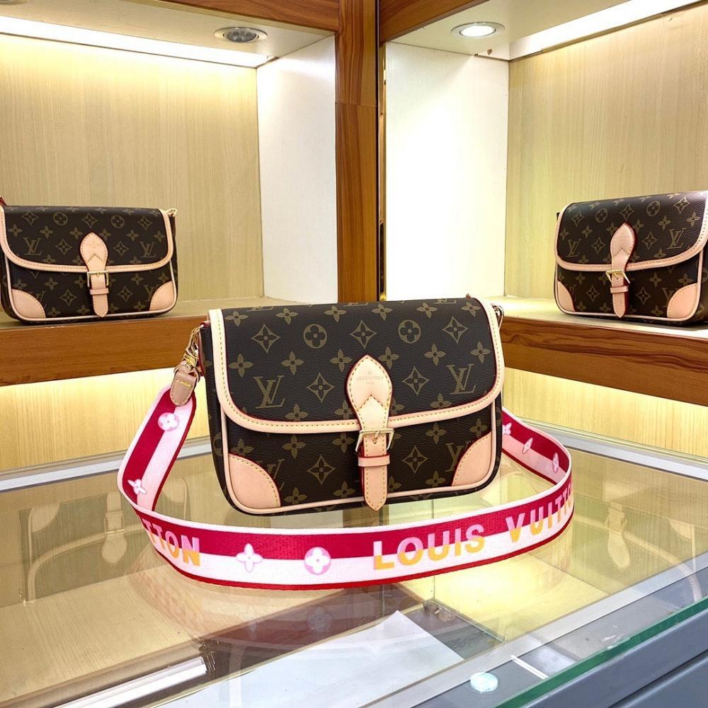Italian-Inspired Elegant Leather Bag