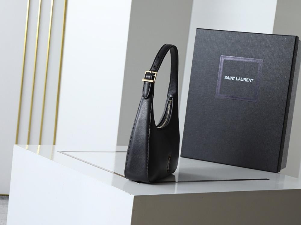 Stylish Lambskin Crossbody Bag – Limited Edition