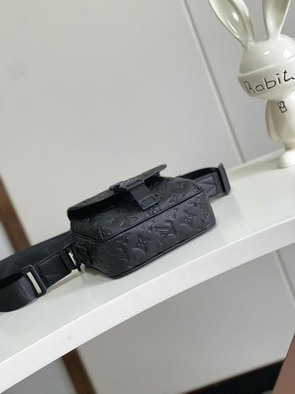 Modern Italian-Inspired Leather Shoulder Bag