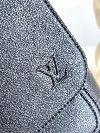 Luxury Elegant Leather Shoulder Bag – Limited Edition
