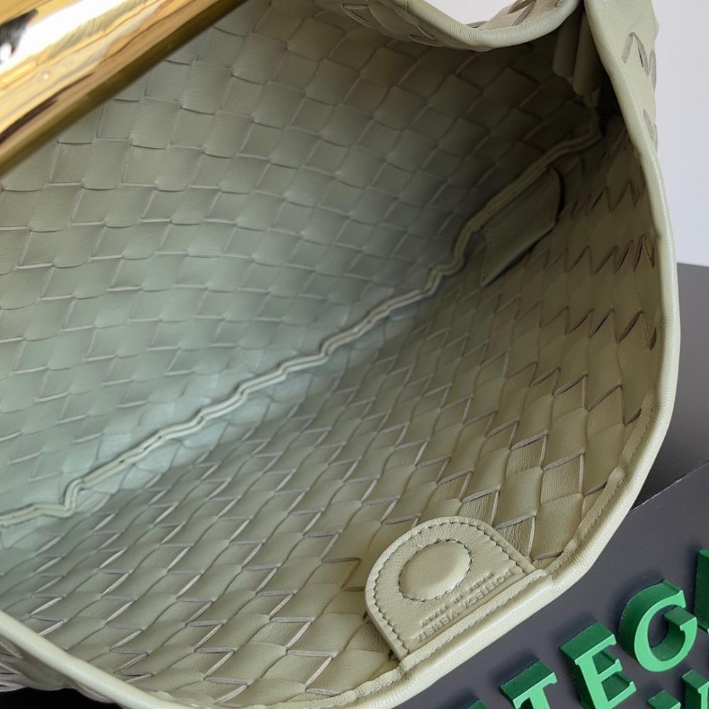 Stylish Woven Top Handle Bag – Limited Edition