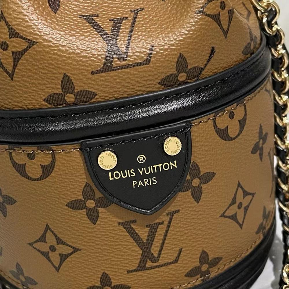 Classic Italian-Inspired Bucket Bag