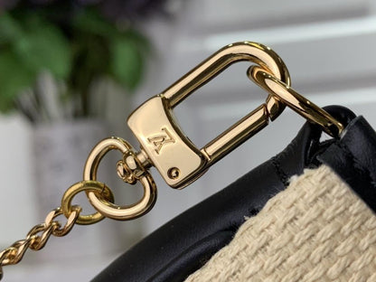 Elegant Leather Shoulder Bag