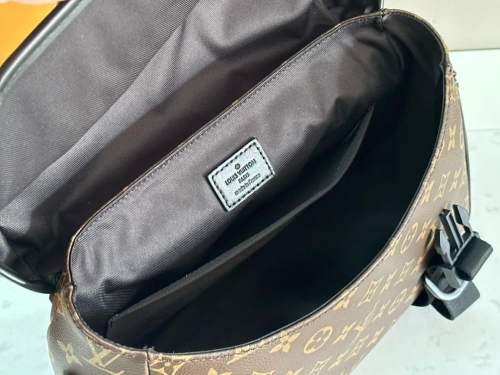 Modern Elegant Leather Travel Bag