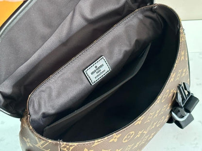 Modern Elegant Leather Travel Bag