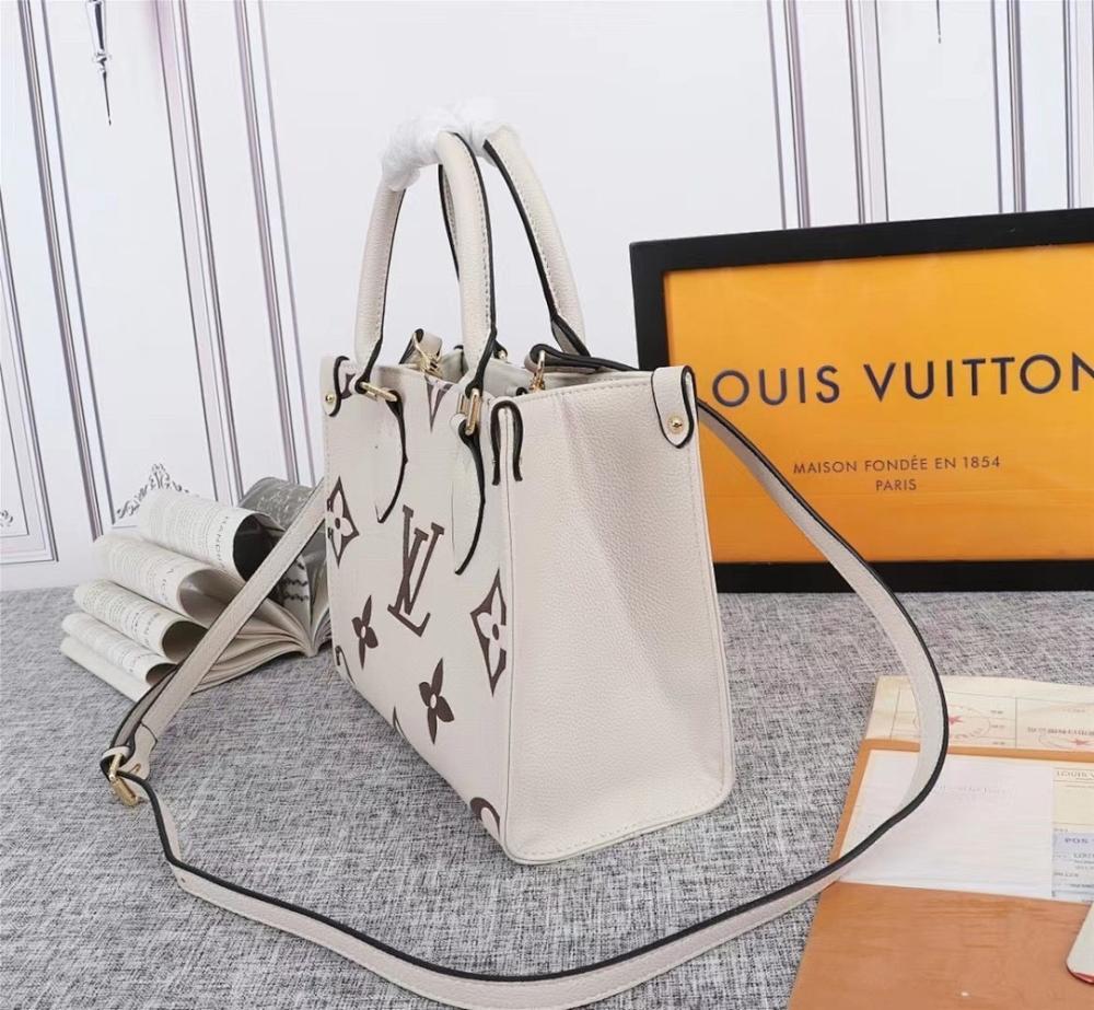 Elegant Leather Shoulder Bag – Special Edition