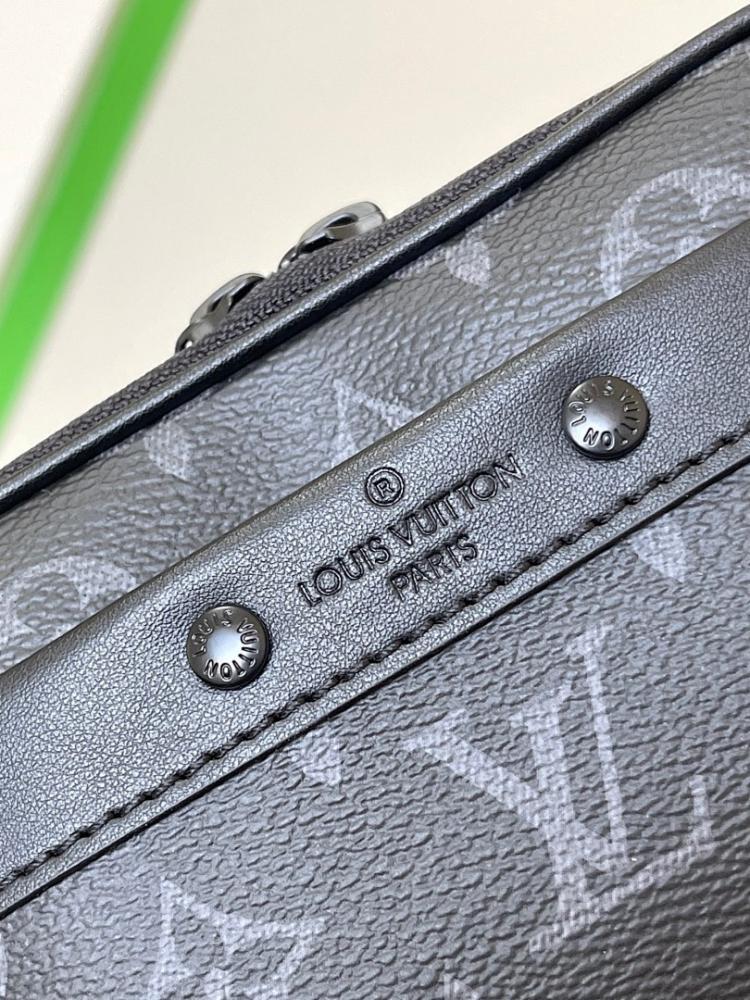 Modern Black Leather Shoulder Bag – Limited Edition