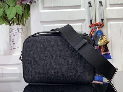 Classic Shoulder Bag