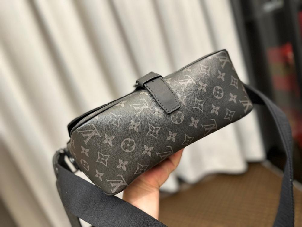 Elegant Calfskin Shoulder Bag – Special Edition