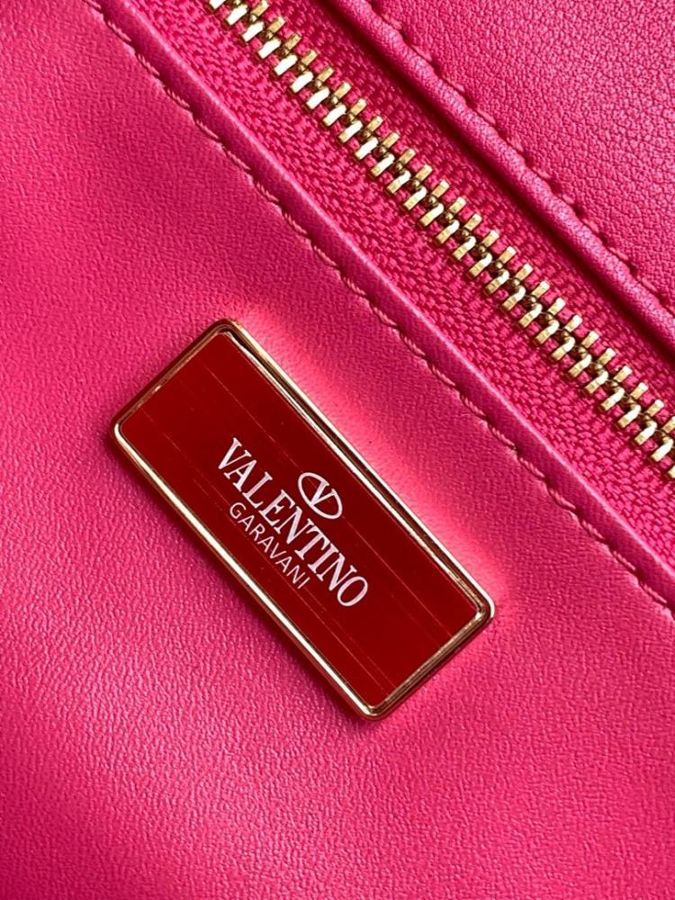 Elegant Refined Leather Crossbody Bag