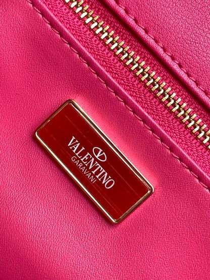 Elegant Refined Leather Crossbody Bag