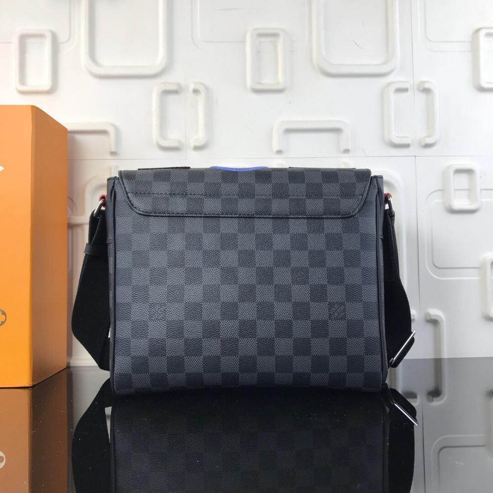 Arco Leather Shoulder Bag