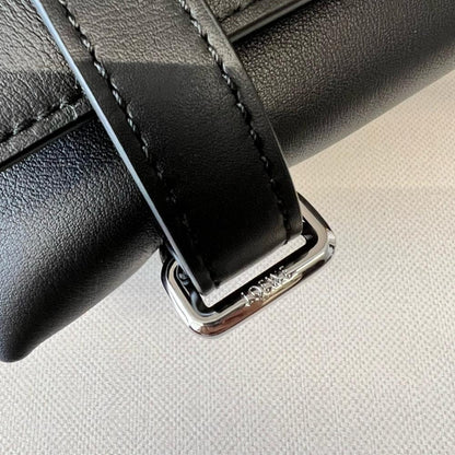 Elegant Leather Shoulder Bag – Limited Edition